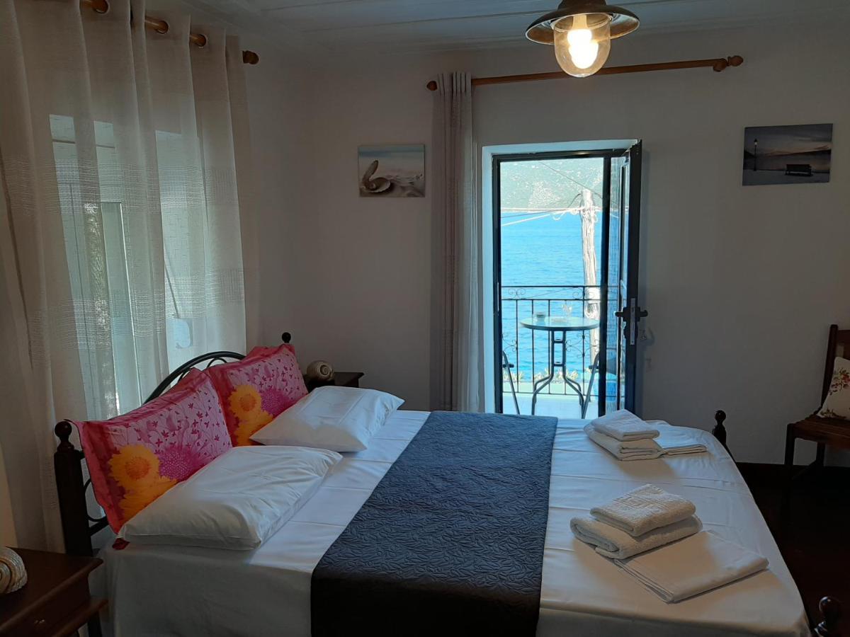 Chiona΄S Apartments By The Sea Paleo Trikeri Dış mekan fotoğraf